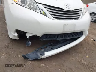 2016 Toyota Sienna Ltd with VIN 5TDDK3DC3GS129715, listed as a IAAI auction lot 40849430 with 138,724 mi miles. Bid and sale history available at carsss.com. Image 6.