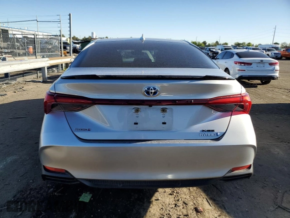 2021 Toyota Avalon Hybrid XSE z VIN 4T1EA1AB7MU005523, wystawiony jako Copart lot #56485694 z przebiegiem 117 297 mil mil oraz Szkoda całkowita • Salvage title. Historia ofert i sprzedaży dostępna na DreamBid. Obrazek 6.