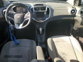 2020 Chevrolet Sonic LT z VIN 1G1JG6SB2L4115299, wystawiony jako Copart lot #41826735 z przebiegiem 120 280 mil mil oraz Szkoda całkowita • Salvage title. Historia ofert i sprzedaży dostępna na DreamBid. Obrazek 8.