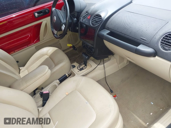 2010 Volkswagen Beetle с VIN 3VWPW3AGXAM012968, выставлен на аукционе IAAI как лот 42133088 с пробегом 73 278 миль миль и . История ставок и продаж доступна на DreamBid. Изображение 5.