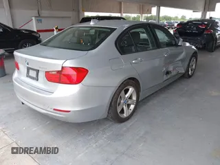 2013 BMW 3 Series 328i z VIN WBA3A5G58DNP18975, wystawiony jako IAAI lot #42401081 z przebiegiem 133 315 mil mil oraz . Historia ofert i sprzedaży dostępna na DreamBid. Obrazek 4.