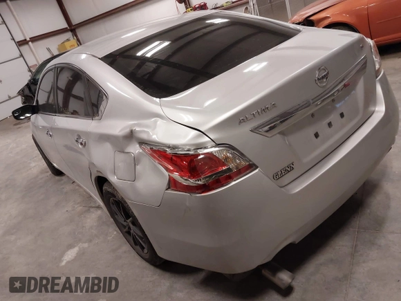 2015 Nissan Altima SV with VIN 1N4AL3APXFC428325, listed as a IAAI auction lot 41413555 with 136,778 mi miles and . Bid and sale history available at DreamBid. Image 3.