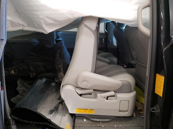 2013 Toyota Sienna XLE with VIN 5TDDK3DC4DS070167, listed as a Copart auction lot 46992565 with Not Provided miles and Salvage Title. Bid and sale history available at DreamBid. Image 11.