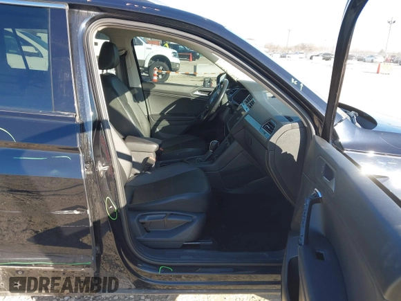 2019 Volkswagen Tiguan SE with VIN 3VV3B7AX9KM135037, listed as a IAAI auction lot 41527344 with 146,630 mi miles and . Bid and sale history available at DreamBid. Image 5.
