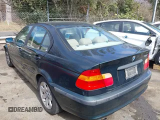 2004 BMW 3 Series 325i with VIN WBAET37424NJ96343, listed as a IAAI auction lot 41721056 with 186,848 mi miles. Bid and sale history available at carsss.com. Image 3.