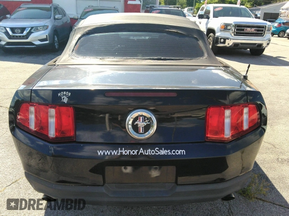 2012 Ford Mustang V6 z VIN 1ZVBP8EM2C5273329, wystawiony jako IAAI lot #42357858 z przebiegiem 168 728 mil mil oraz . Historia ofert i sprzedaży dostępna na DreamBid. Obrazek 16.