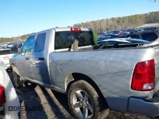 2018 Ram 1500 Tradesman z VIN 1C6RR7FT5JS186896, wystawiony jako IAAI lot #41645578 z przebiegiem 77 869 mil mil oraz . Historia ofert i sprzedaży dostępna na DreamBid. Obrazek 14.
