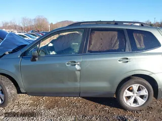 2016 Subaru Forester 2.5i Limited with VIN JF2SJAHC9GH555178, listed as a IAAI auction lot 41223097 with 1 mi miles. Bid and sale history available at carsss.com. Image 13.