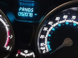 2018 Ford Fiesta SE z VIN 3FADP4BJ3JM141658, wystawiony jako IAAI lot #41737201 z przebiegiem 92 078 mil mil oraz . Historia ofert i sprzedaży dostępna na DreamBid. Obrazek 15.