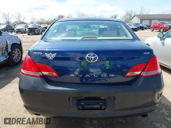 2007 Toyota Avalon XL z VIN 4T1BK36B47U181177, wystawiony jako IAAI lot #42104757 z przebiegiem 391 116 mil mil oraz . Historia ofert i sprzedaży dostępna na DreamBid. Obrazek 17.