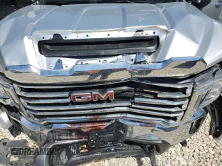 2022 GMC Sierra 3500HD SLT z VIN 1GT49UEY5NF360897, wystawiony jako Copart lot #47723514 z przebiegiem 8272 mil mil oraz Szkody całkowita. Historia ofert i sprzedaży dostępna na DreamBid. Obrazek 7.