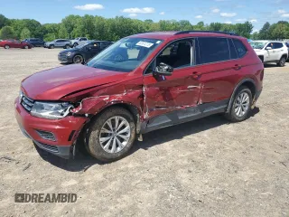 2018 Volkswagen Tiguan S z VIN 3VV1B7AX5JM044272, wystawiony jako Copart lot #52501275 z przebiegiem 79 977 mil mil oraz Szkoda całkowita • Salvage title. Historia ofert i sprzedaży dostępna na DreamBid. Obrazek 1.