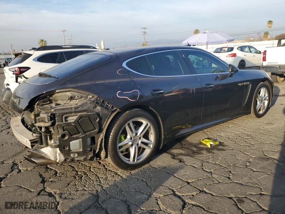 2014 Porsche Panamera S E-Hybrid with VIN WP0AD2A77EL044731, listed as a Copart auction lot 82918834 with 41,296 mi miles and Salvage Title. Bid and sale history available at carsss.com. Image 3.