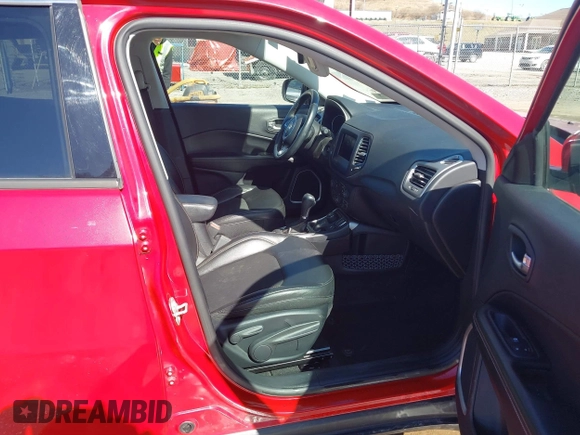 2018 Jeep Compass Latitude with VIN 3C4NJDBB0JT331884, listed as a IAAI auction lot 41737944 with 58,763 mi miles and . Bid and sale history available at DreamBid. Image 5.