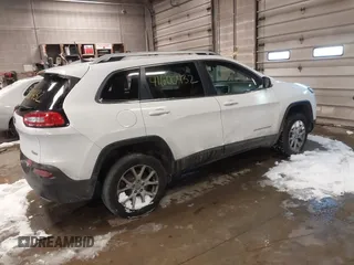 2017 Jeep Cherokee Latitude with VIN 1C4PJLCS9HW650514, listed as a IAAI auction lot 41600432 with 123,389 mi miles and . Bid and sale history available at carsss.com. Image 4.