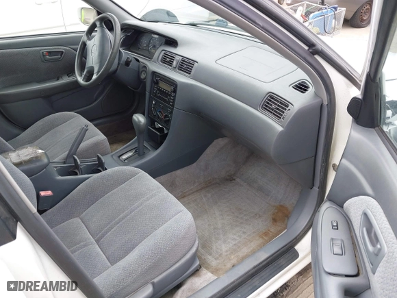 2000 Toyota Camry CE with VIN JT2BG22K0Y0430680, listed as a IAAI auction lot 42047038 with 195,572 mi miles. Bid and sale history available at carsss.com. Image 5.