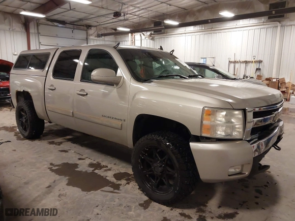 2007 Chevrolet Silverado 1500 LT w/1LT with VIN 3GCEK13307G545178, listed as a IAAI auction lot 41364329 with 241,256 mi miles. Bid and sale history available at carsss.com. Image 1.