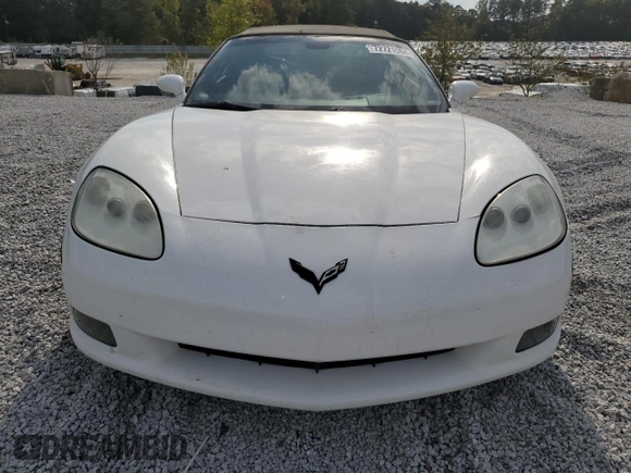 2007 Chevrolet Corvette z VIN 1G1YY36U375114586, wystawiony jako Copart lot #72721504 z przebiegiem 101 409 mil mil oraz Szkoda całkowita • Salvage title. Historia ofert i sprzedaży dostępna na DreamBid. Obrazek 5.