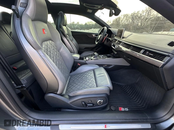 2018 Audi S5 Prestige z VIN WAUR4AF52JA001793, wystawiony jako Copart lot #48086355 z przebiegiem 144 113 mil mil oraz Czysty tytuł • Clean title. Historia ofert i sprzedaży dostępna na DreamBid. Obrazek 5.