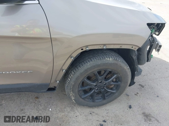 2018 Jeep Cherokee Latitude Plus with VIN 1C4PJMLXXJD571713, listed as a IAAI auction lot 41771661 with 87,580 mi miles and . Bid and sale history available at DreamBid. Image 19.