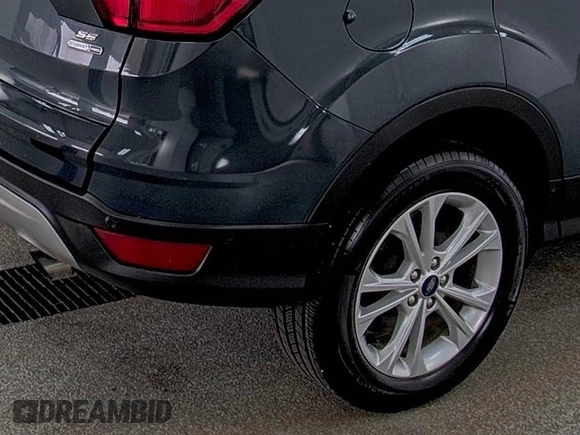 2019 Ford Escape SE z VIN 1FMCU9GD9KUA54757, wystawiony jako IAAI lot #42516631 z przebiegiem 87 040 mil mil oraz . Historia ofert i sprzedaży dostępna na DreamBid. Obrazek 31.