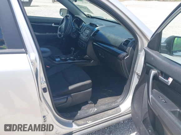 2015 Kia Sorento LX with VIN 5XYKTCA62FG568967, listed as a IAAI auction lot 42689942 with 215,430 mi miles and . Bid and sale history available at DreamBid. Image 5.