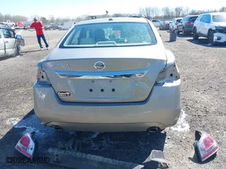 2015 Nissan Altima 2.5 with VIN 1N4AL3AP8FN341267, listed as a IAAI auction lot 41804785 with 140,004 mi miles. Bid and sale history available at carsss.com. Image 16.