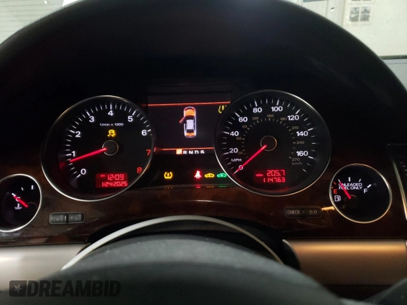 2008 Audi A8 z VIN WAULV94E18N001999, wystawiony jako Copart lot #43851955 z przebiegiem 114 763 mil mil oraz Szkoda całkowita • Salvage title. Historia ofert i sprzedaży dostępna na DreamBid. Obrazek 9.