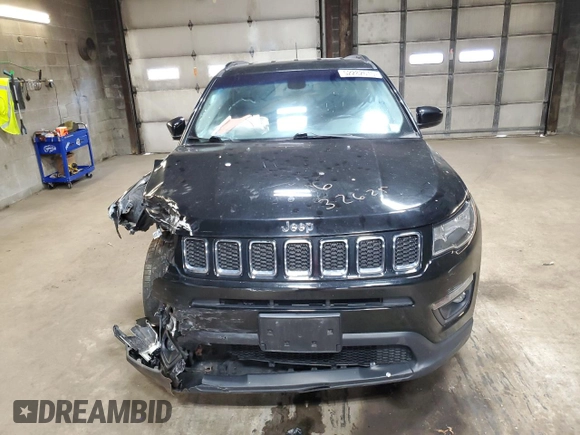 2019 Jeep Compass Latitude z VIN 3C4NJDBB6KT629924, wystawiony jako Copart lot #52282615 z przebiegiem 84 373 mil mil oraz Szkoda całkowita • Salvage title. Historia ofert i sprzedaży dostępna na DreamBid. Obrazek 5.