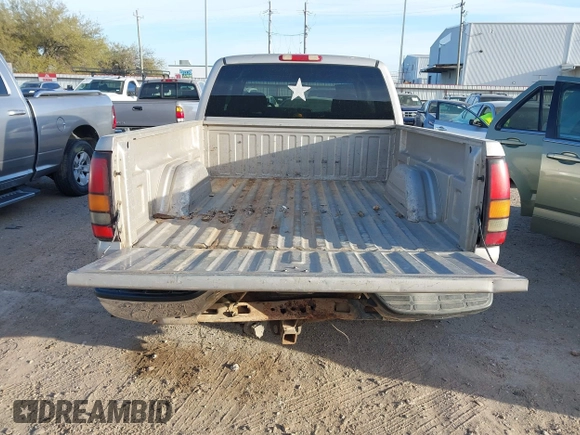2006 GMC Sierra 1500 SLE1 z VIN 1GTEC19Z76Z174978, wystawiony jako IAAI lot #41822592 z przebiegiem 470 057 mil mil oraz . Historia ofert i sprzedaży dostępna na DreamBid. Obrazek 12.