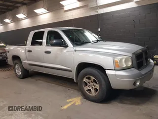 2005 Dodge Dakota SLT with VIN 1D7HW48N15S164352, listed as a IAAI auction lot 42190403 with 150,794 mi miles. Bid and sale history available at carsss.com. Image 1.