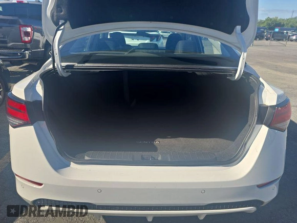 2024 Nissan Sentra SV z VIN 3N1AB8CV3RY280927, wystawiony jako IAAI lot #42809055 z przebiegiem 23 706 mil mil oraz . Historia ofert i sprzedaży dostępna na DreamBid. Obrazek 7.