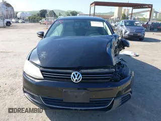 2014 Volkswagen Jetta SE z VIN 3VWD17AJ4EM419839, wystawiony jako IAAI lot #41994141 z przebiegiem 102 068 mil mil oraz . Historia ofert i sprzedaży dostępna na DreamBid. Obrazek 12.