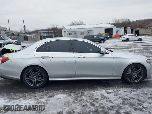 2020 Mercedes-Benz E 350 z VIN W1KZF8DB7LA818006, wystawiony jako IAAI lot #41521192 z przebiegiem 54 558 mil mil oraz . Historia ofert i sprzedaży dostępna na DreamBid. Obrazek 13.