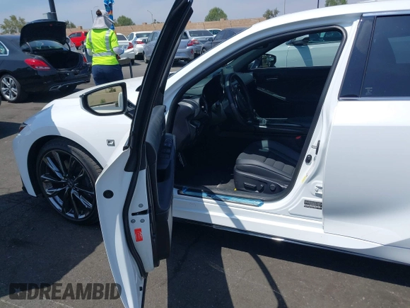 2024 Lexus IS 350 F Sport z VIN JTHGZ1B28R5076461, wystawiony jako IAAI lot #42116778 z przebiegiem 14 090 mil mil oraz . Historia ofert i sprzedaży dostępna na DreamBid. Obrazek 5.