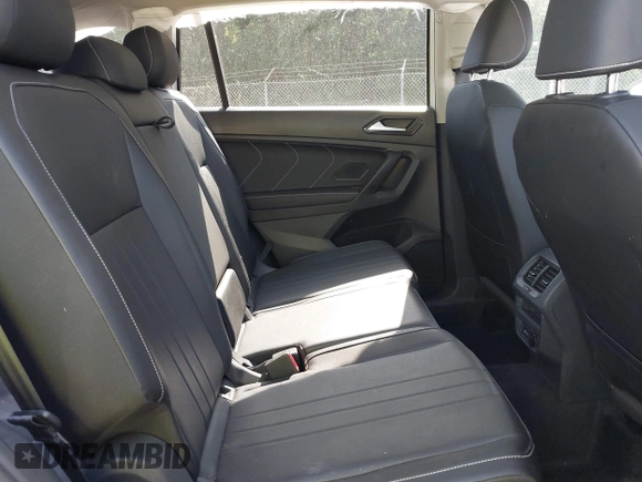 2023 Volkswagen Tiguan SE z VIN 3VVNB7AX9PM121316, wystawiony jako IAAI lot #42138562 z przebiegiem 19 118 mil mil oraz . Historia ofert i sprzedaży dostępna na DreamBid. Obrazek 8.