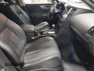 2017 Infiniti QX70 z VIN JN8CS1MU3HM143799, wystawiony jako IAAI lot #41554527 z przebiegiem 70 453 mil mil oraz . Historia ofert i sprzedaży dostępna na DreamBid. Obrazek 5.