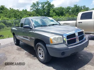 2007 Dodge Dakota ST z VIN 1D7HE22K07S218233, wystawiony jako IAAI lot #42355870 z przebiegiem 122 587 mil mil oraz . Historia ofert i sprzedaży dostępna na DreamBid. Obrazek 1.