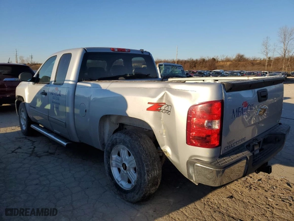2013 Chevrolet Silverado 1500 LT with VIN 1GCRKSE76DZ200367, listed as a Copart auction lot 84110374 with 169,185 mi miles and Salvage Title. Bid and sale history available at carsss.com. Image 2.