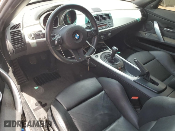 2007 BMW Z4 M z VIN 5UMBT93577LY53284, wystawiony jako Copart lot #65603564 z przebiegiem 81 650 mil mil oraz Czysty tytuł • Clean title. Historia ofert i sprzedaży dostępna na DreamBid. Obrazek 8.
