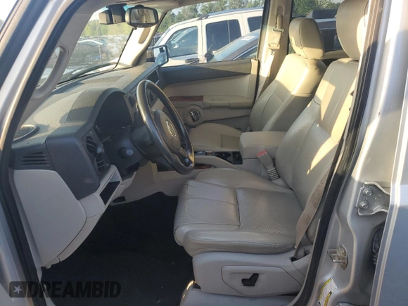 2006 Jeep Commander Limited z VIN 1J8HG58296C170388, wystawiony jako Copart lot #61134795 z przebiegiem 117 992 mil mil oraz Szkoda całkowita • Salvage title. Historia ofert i sprzedaży dostępna na DreamBid. Obrazek 7.