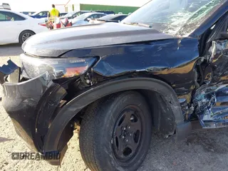 2022 Ford Police Interceptor Utility z VIN 1FM5K8AB8NGC43077, wystawiony jako IAAI lot #41484524 z przebiegiem 26 270 mil mil oraz . Historia ofert i sprzedaży dostępna na DreamBid. Obrazek 18.
