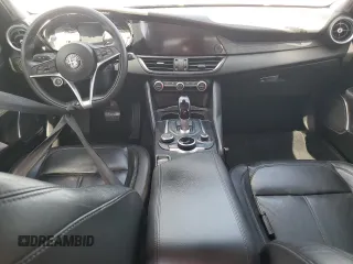 2019 Alfa Romeo Giulia z VIN ZARFAMAN7K7598712, wystawiony jako Copart lot #61589905 z przebiegiem Nie podano mil oraz Czysty tytuł • Clean title. Historia ofert i sprzedaży dostępna na DreamBid. Obrazek 8.