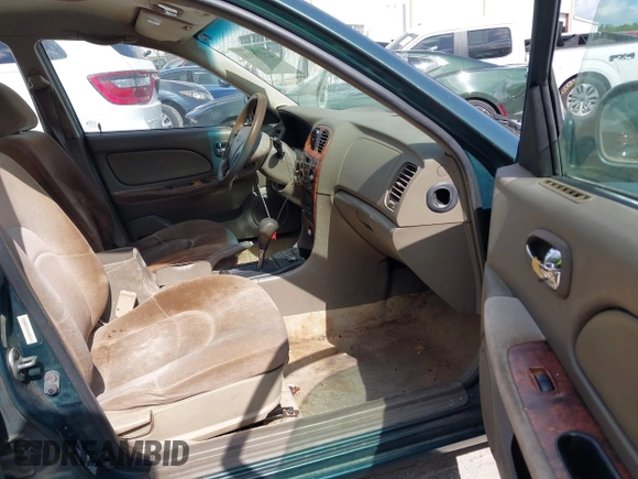 1999 Hyundai Sonata GLS with VIN KMHWF35V6XA107973, listed as a IAAI auction lot 42119318 with 174,231 mi miles. Bid and sale history available at carsss.com. Image 5.