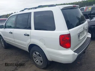 2005 Honda Pilot EX-L with VIN 5FNYF18585B037135, listed as a IAAI auction lot 41930914 with 227,956 mi miles. Bid and sale history available at carsss.com. Image 3.