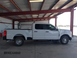 2024 Ford F-250 XL z VIN 1FT7W2AA4REF90588, wystawiony jako IAAI lot #42510225 z przebiegiem 925 mil mil oraz . Historia ofert i sprzedaży dostępna na DreamBid. Obrazek 13.