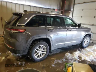 2024 Jeep Grand Cherokee Laredo X with VIN 1C4RJHAG2RC123051, listed as a Copart auction lot 45564825 with 9,292 mi miles and Salvage Title. Bid and sale history available at carsss.com. Image 3.