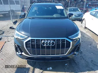 2025 Audi Q3 S line Premium z VIN WA1DECF3XS1004697, wystawiony jako IAAI lot #42256169 z przebiegiem 8550 mil mil oraz . Historia ofert i sprzedaży dostępna na DreamBid. Obrazek 12.