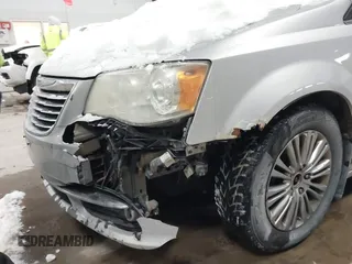 2011 Chrysler Town & Country Limited with VIN 2A4RR6DG3BR698226, listed as a IAAI auction lot 41598412 with 184,998 mi miles. Bid and sale history available at carsss.com. Image 6.