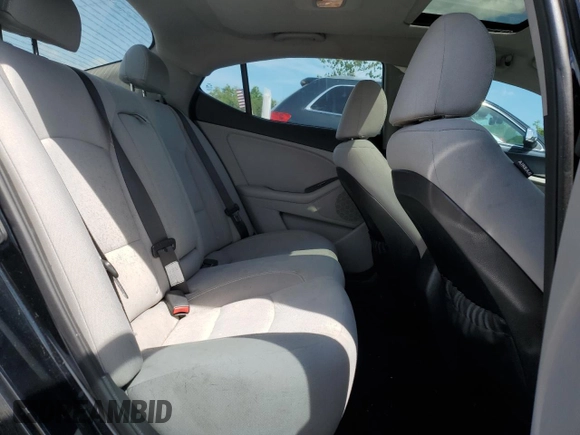 2013 Kia Optima LX z VIN 5XXGM4A75DG255625, wystawiony jako Copart lot #58465665 z przebiegiem 124 947 mil mil oraz Czysty tytuł • Clean title. Historia ofert i sprzedaży dostępna na DreamBid. Obrazek 10.